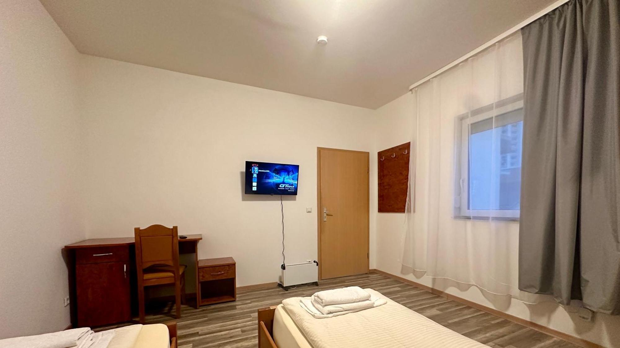 Schoene Hostel Mit Eigene Parking Netflix Youtube Nürnberg Eksteriør billede