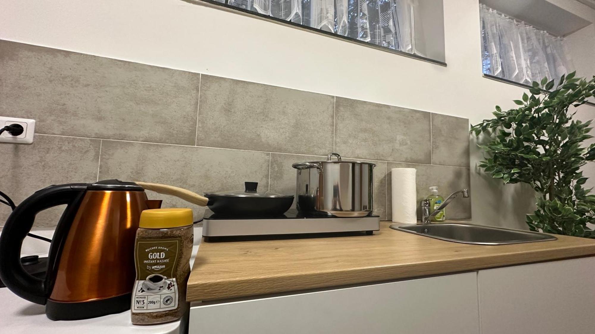 Schoene Hostel Mit Eigene Parking Netflix Youtube Nürnberg Eksteriør billede